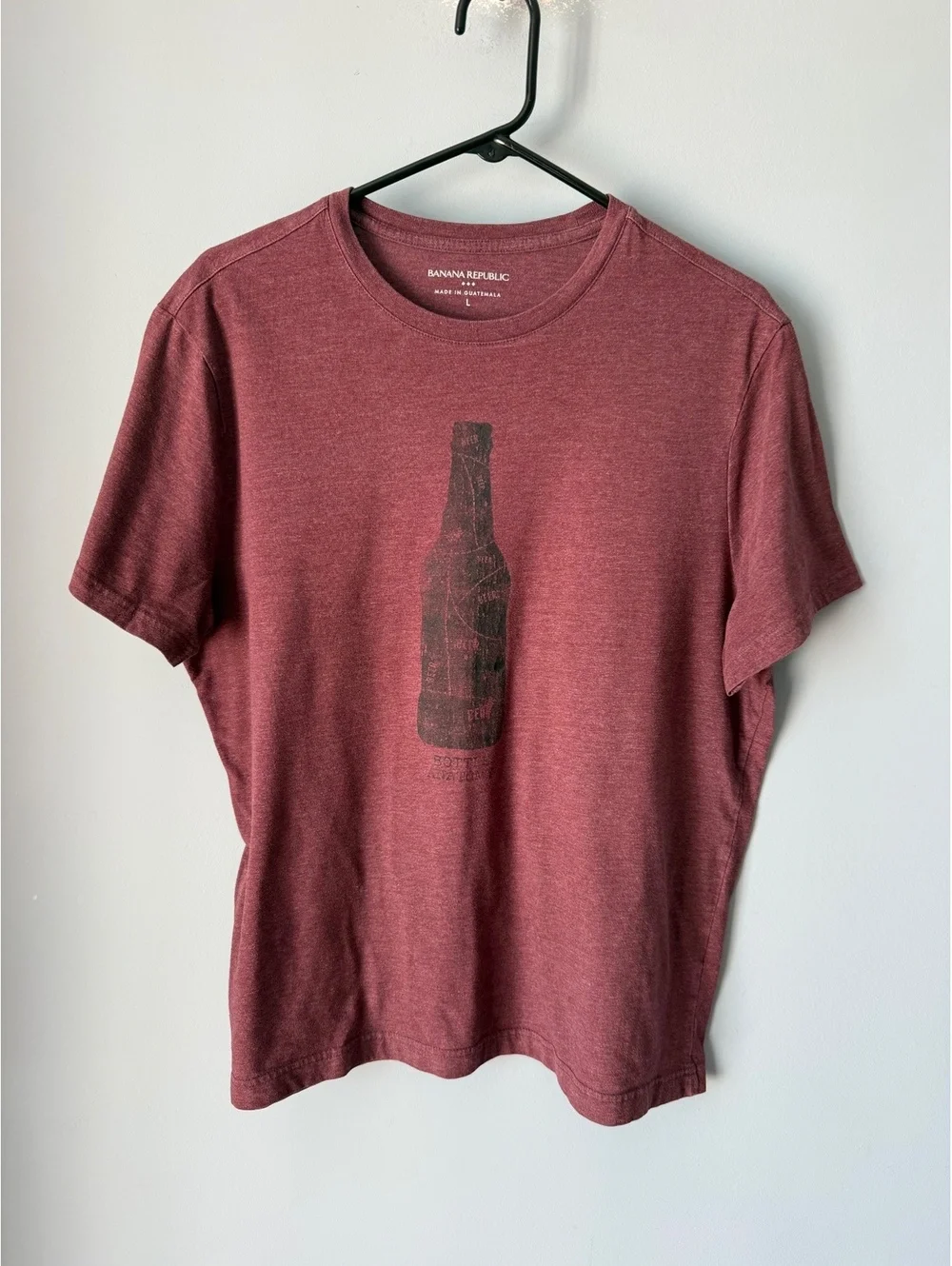 Banana Republic Men's Large Maroon Graphic T-Shirt with Beer Bottle Print, 60% C